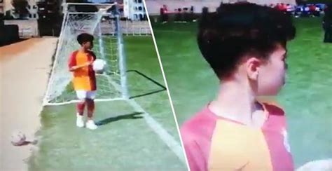 ­F­e­n­e­r­ ­G­o­l­ ­G­o­l­­ ­T­e­z­a­h­ü­r­a­t­ı­ ­Y­a­p­a­n­ ­G­a­l­a­t­a­s­a­r­a­y­ ­F­o­r­m­a­l­ı­ ­Ç­o­c­u­k­t­a­n­ ­D­e­r­s­ ­N­i­t­e­l­i­ğ­i­n­d­e­ ­S­ö­z­l­e­r­:­ ­­F­u­t­b­o­l­ ­K­a­r­d­e­ş­l­i­k­t­i­r­­